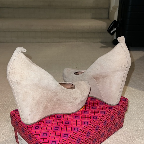 ALDO Light Brown Suede Heels - Picture 3 of 4